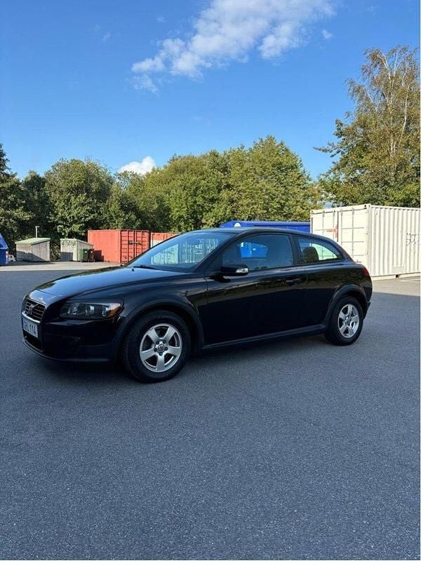 Svart Begagnad 2008 Volvo C30 Kinetic Halvkombi | 36 500 kr (Marknadspris) - Bild 1/4
