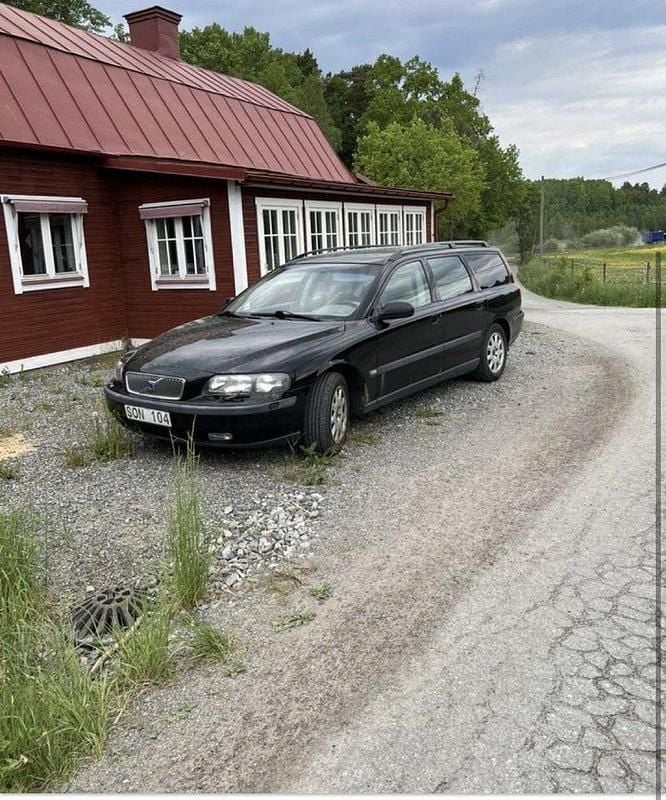 Svart Begagnad 2001 Volvo V70 Kombi | 15 000 kr (Marknadspris) - Bild 1/2
