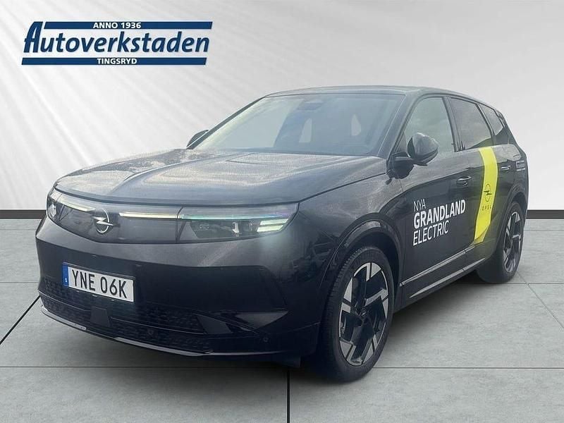 Svart Begagnad 2024 Opel Grandland Electric Ultimate SUV | 499 000 kr (Marknadspris) - Bild 1/4
