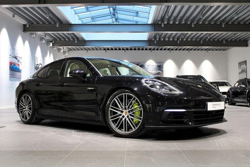 Svart Begagnad 2017 Porsche Panamera 4 Sedan | 745 000 kr (Lite dyr) - Bild 1/4