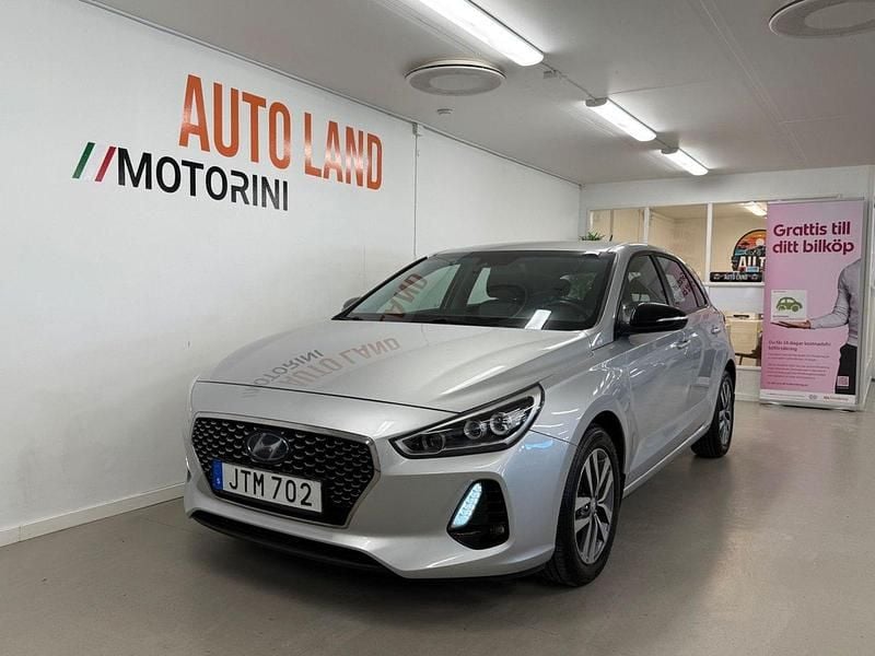 Silver Begagnad 2017 Hyundai i30 Comfort Halvkombi | 119 000 kr (Dyr) - Bild 1/4