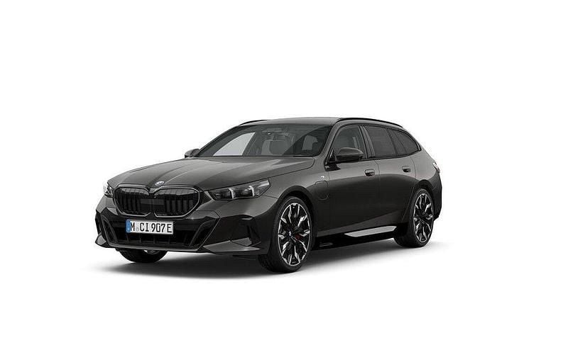 Grå Begagnad 2025 BMW 550e M Sport Kombi | 959 000 kr - Bild 1/4