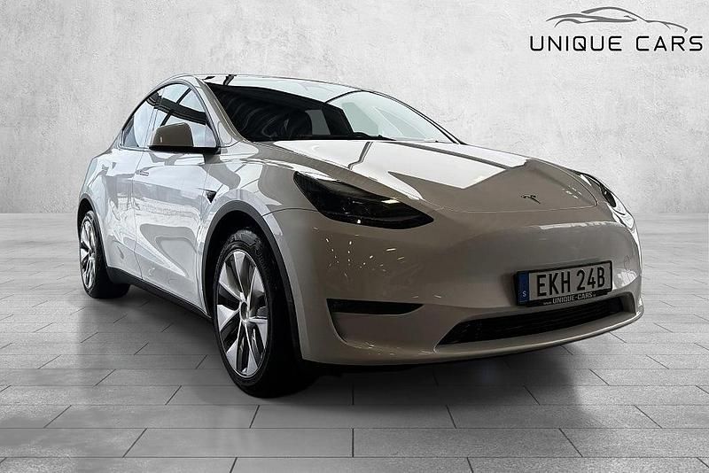 Begagnad Tesla Model Y Long Range AWD 378 kW (514 HK) 2023 Vit SUV