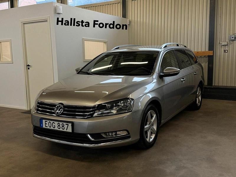 Silver Begagnad 2015 VW Passat Kombi | 114 900 kr (Superpris) - Bild 1/4
