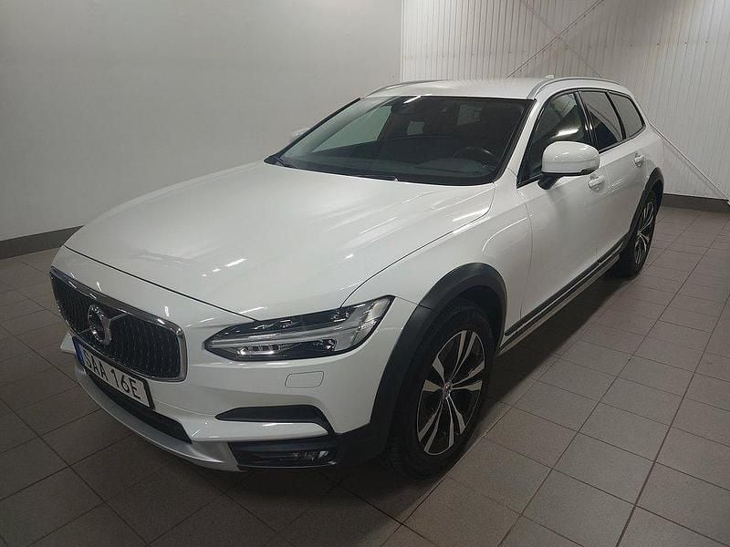 Vit (icewhite) Begagnad 2019 Volvo V90 CC Momentum Kombi | 329 900 kr (Marknadspris) - Bild 1/4