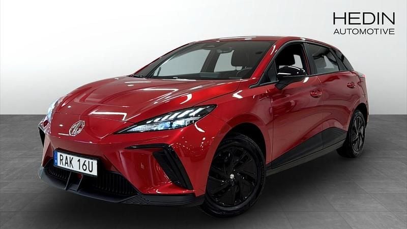 Röd (red) Begagnad 2023 MG MG4 EV Halvkombi | 259 900 kr - Bild 1/4