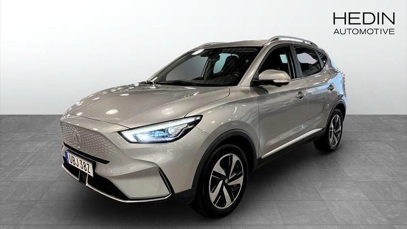 Grå (silver) Begagnad 2021 MG ZS Luxury Sedan | 244 900 kr (Bra pris) - Bild 1/4