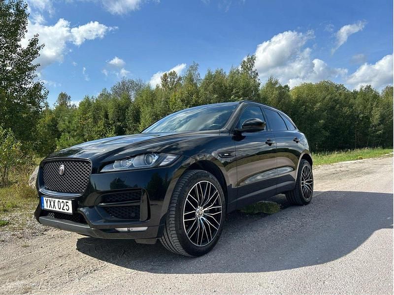 Svart Begagnad 2018 Jaguar F-Pace R-Sport SUV | 225 000 kr (Lite dyr) - Bild 1/4