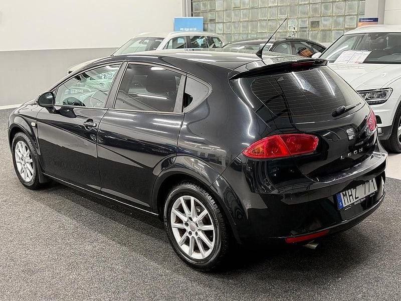 Begagnad Seat Leon Style 105 HK (77 kW) 2011 Svart Halvkombi