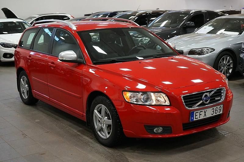 Begagnad Volvo V50 R-Design 116 HK (85 kW) 2011 Röd Kombi