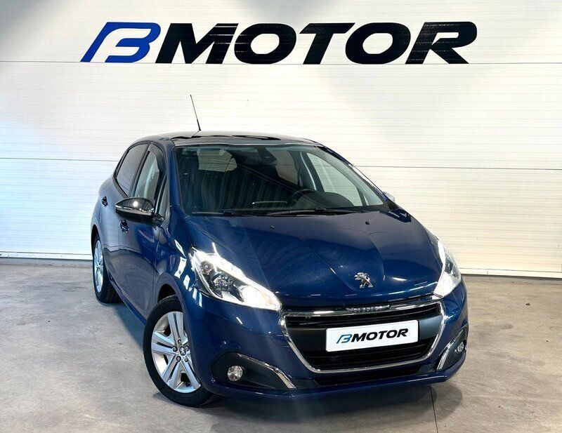 Mörkblå Begagnad 2017 Peugeot 208 Style Halvkombi | 89 900 kr (Marknadspris) - Bild 1/4