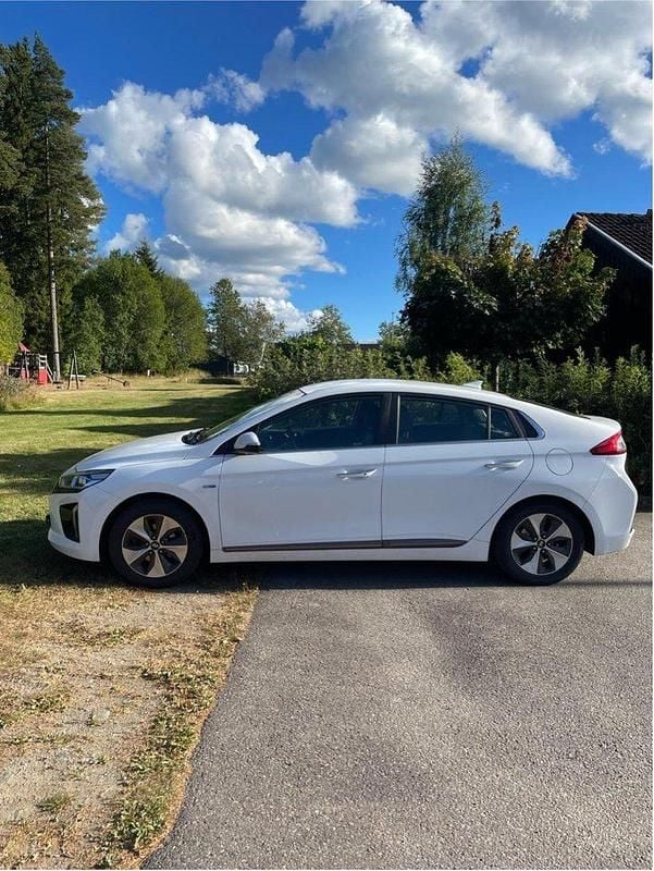 Begagnad 2019 Hyundai Ioniq Eco Halvkombi | 156 000 kr (Marknadspris) - Bild 1/4