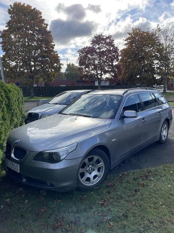 Grå Begagnad 2005 BMW 525 Kombi | 45 000 kr (Marknadspris) - Bild 1/4