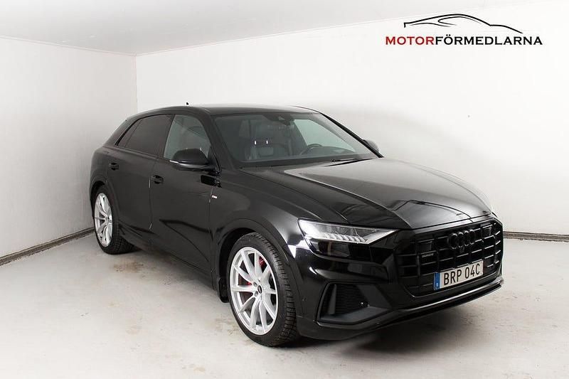 Svart Begagnad 2022 Audi Q8 S-Line SUV | 529 000 kr (Marknadspris) - Bild 1/4
