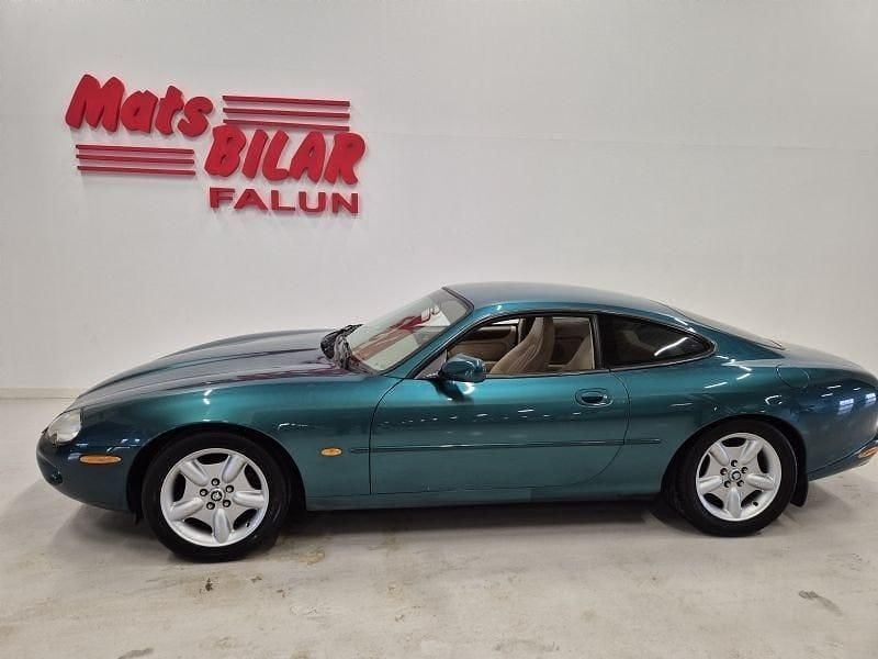 Grön Begagnad 1997 Jaguar XK Sportkupé | 139 900 kr - Bild 1/4