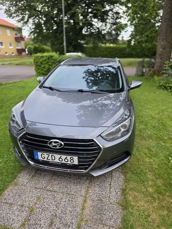 Silver Begagnad 2016 Hyundai i40 Kombi | 75 000 kr (Bra pris) - Bild 1/4