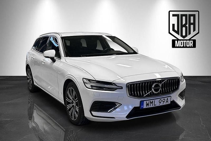 Vit Begagnad 2021 Volvo V60 Kombi | 299 900 kr (Superpris) - Bild 1/4