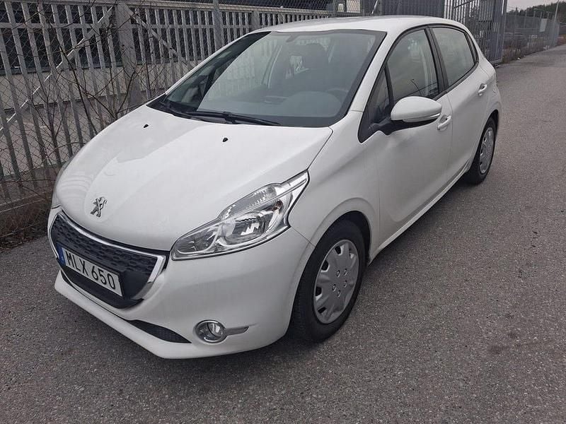 Begagnad Peugeot 208 82 HK (60 kW) 2016 Vit Halvkombi