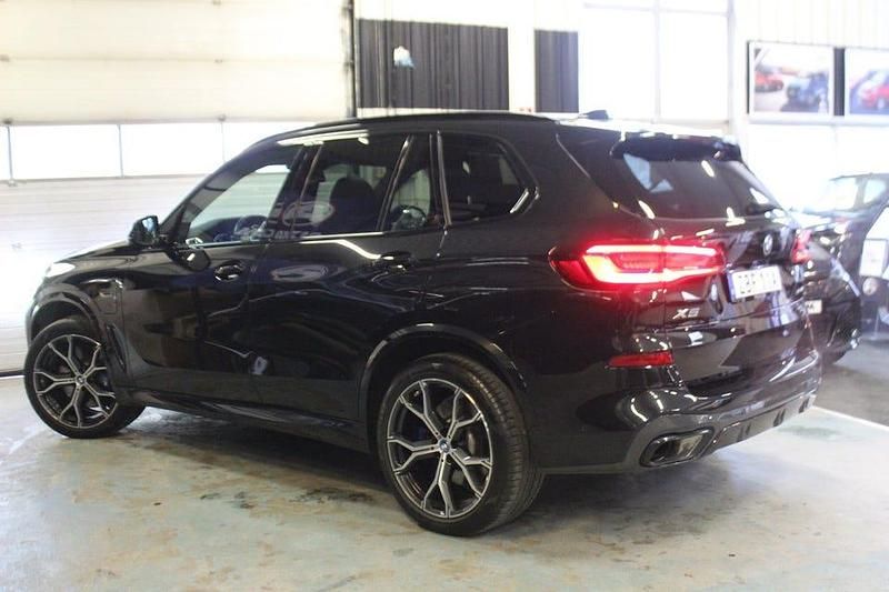 Begagnad BMW X5 Shadowline 394 HK (289 kW) 2022 Safirsvart metallic SUV