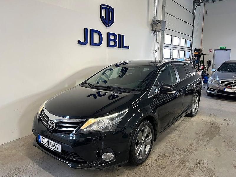 Svart Begagnad 2015 Toyota Avensis Edition Kombi | 136 900 kr (Marknadspris) - Bild 1/4