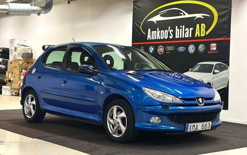 Blå Begagnad 2005 Peugeot 206 Halvkombi | 18 900 kr (Lite dyr) - Bild 1/4