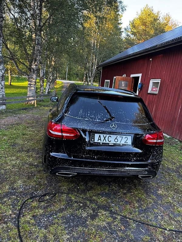 Begagnad 2017 Mercedes C220 Kombi | 180 000 kr (Marknadspris) - Bild 1/4