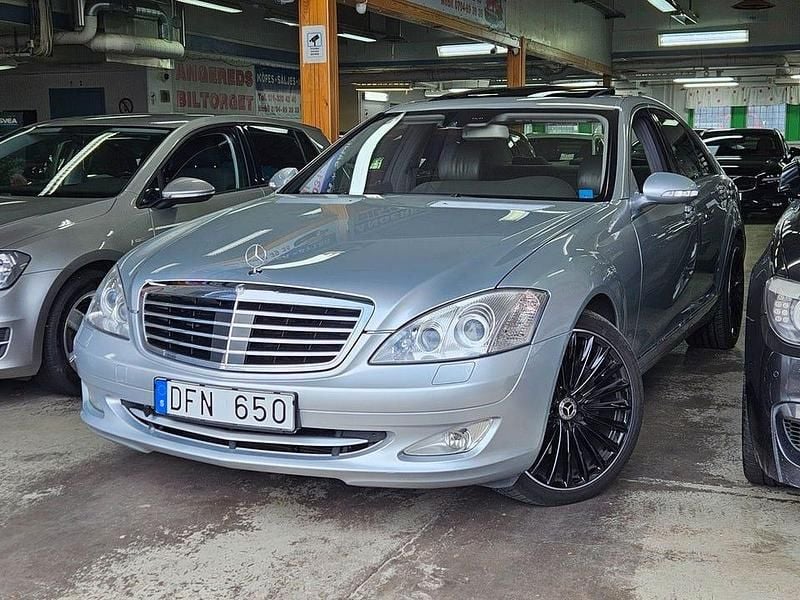 Silver Begagnad 2006 Mercedes S500 Sedan | 129 999 kr - Bild 1/4
