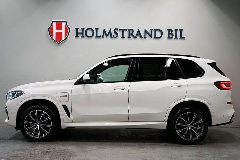 Vit Begagnad 2021 BMW X5 M Sport SUV | 559 900 kr (Marknadspris) - Bild 1/4