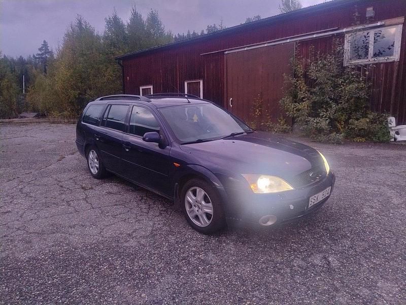 Blå Begagnad 2002 Ford Mondeo Kombi | 25 000 kr (Lite dyr) - Bild 1/4