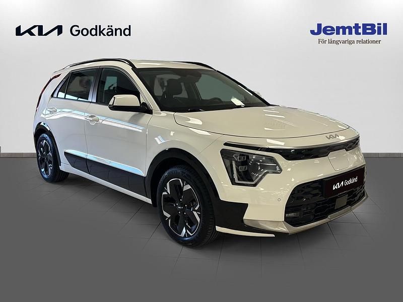 Begagnad Kia e-Niro 152 kW (207 HK) 2023 Vit SUV
