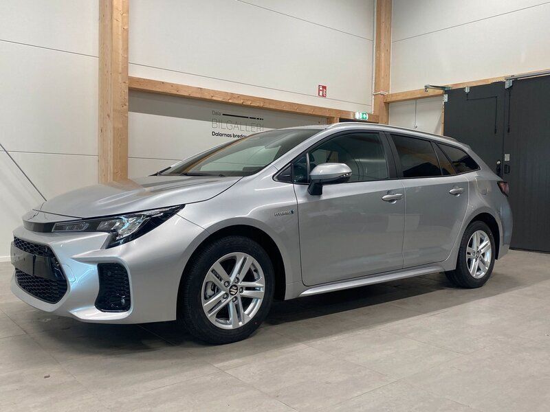 Grå Ny 2024 Suzuki Swace Kombi | 329 900 kr (Marknadspris) - Bild 1/4