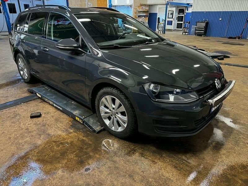 Begagnad VW Golf VII 110 HK (80 kW) 2016 Urano grey