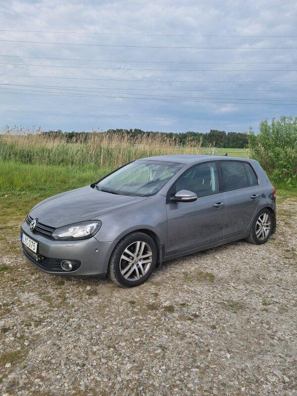 Grå Begagnad 2012 VW Golf VII Halvkombi | 65 000 kr (Marknadspris) - Bild 1/4