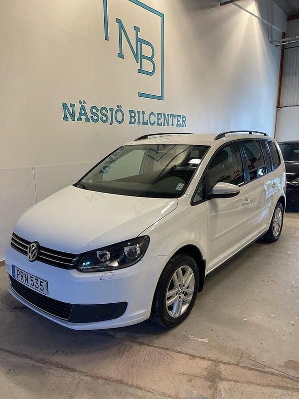 Vit Begagnad 2014 VW Touran Minibuss | 86 000 kr (Marknadspris) - Bild 1/4
