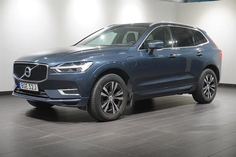 Mörkblå Begagnad 2020 Volvo XC60 Momentum SUV | 359 800 kr (Superpris) - Bild 1/2