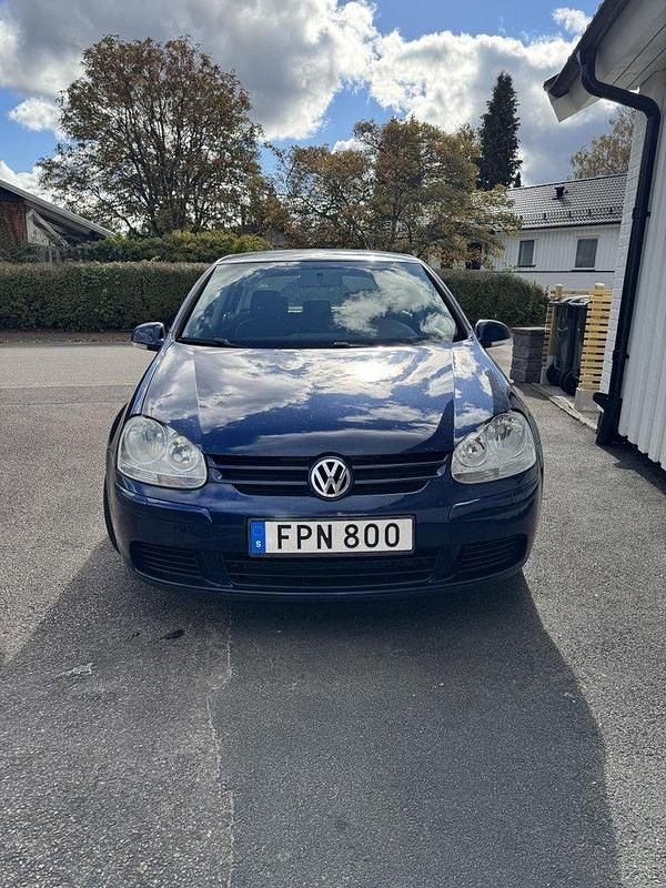 Blå Begagnad 2007 VW Golf V Sportline Halvkombi | 15 000 kr (Bra pris) - Bild 1/4