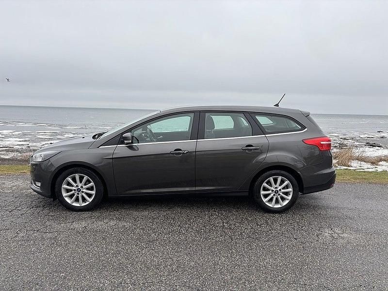 Begagnad Ford Focus Titanium 101 HK (74 kW) 2018 Grå Kombi