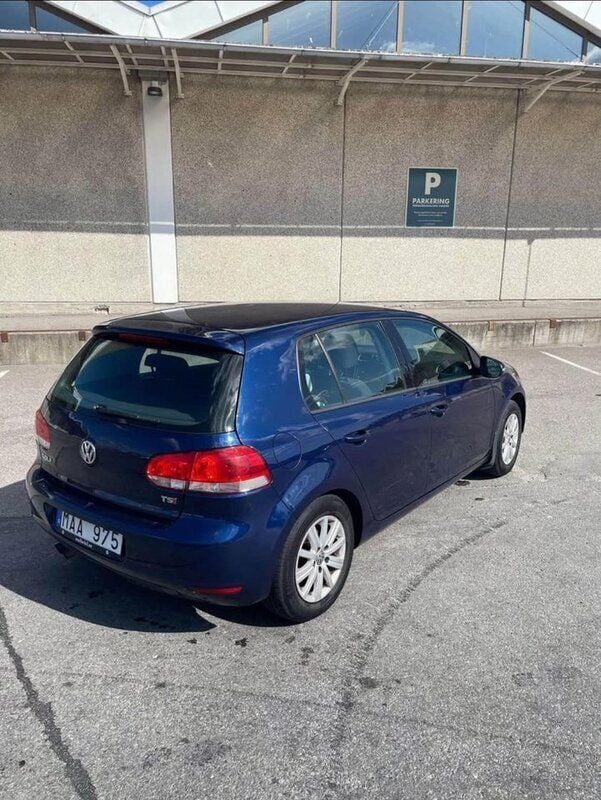 Blå Begagnad 2011 VW Golf VI Halvkombi | 50 000 kr (Superpris) - Bild 1/4