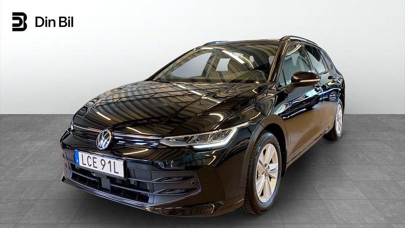 Svart Begagnad 2024 VW Golf VIII Life Kombi | 309 900 kr (Marknadspris) - Bild 1/4