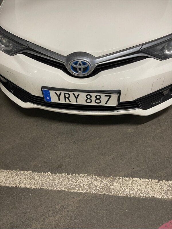 Vit Begagnad 2018 Toyota Auris Touring Sports Active Kombi | 118 000 kr (Marknadspris) - Bild 1/4