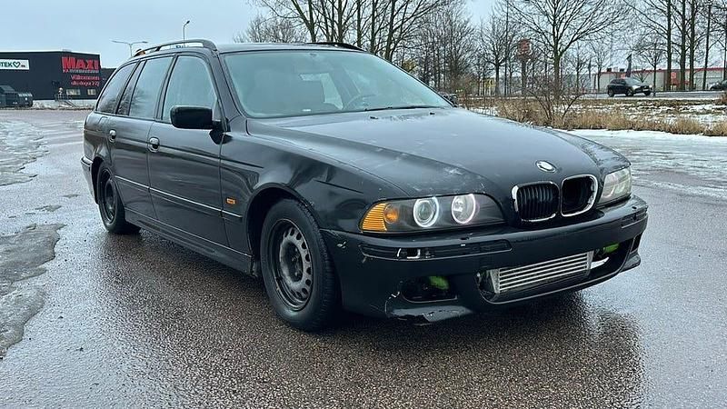 Begagnad BMW 525 192 HK (141 kW) 2001 Svart rollad