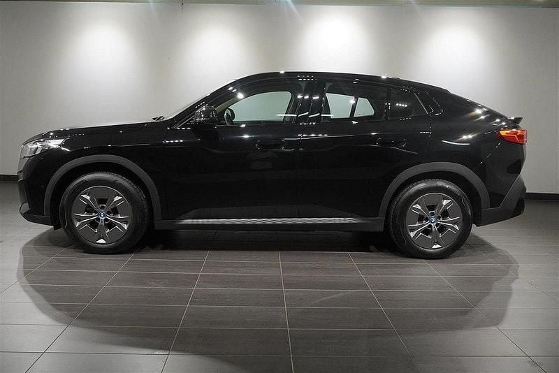 Begagnad BMW iX2 Shadowline 230 kW (313 HK) 2024 Svart SUV