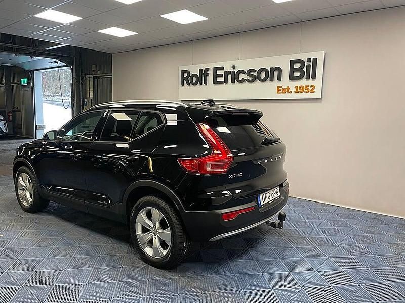 Begagnad Volvo XC40 Momentum 129 HK (94 kW) 2021 Svart SUV