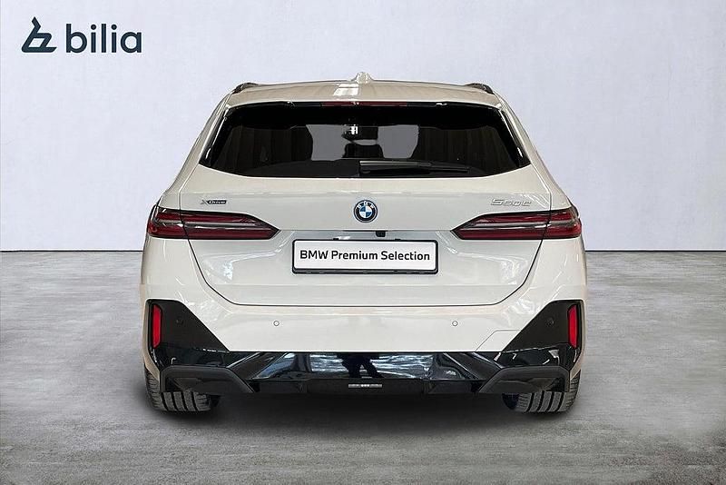 Begagnad BMW 550e M Sport 313 HK (230 kW) 2024 Vit Kombi