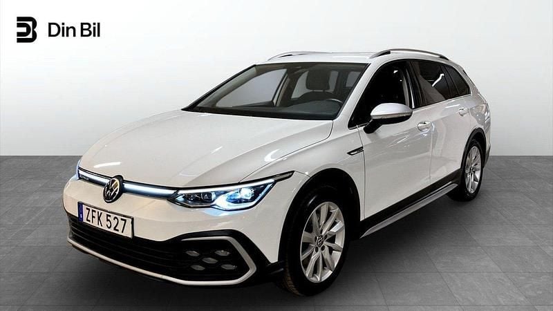 Vit Begagnad 2022 VW Golf Alltrack Kombi | 349 900 kr (Marknadspris) - Bild 1/4