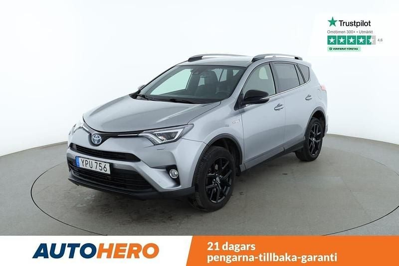Silver Begagnad 2018 Toyota RAV4 Hybrid SUV | 199 000 kr (Bra pris) - Bild 1/4