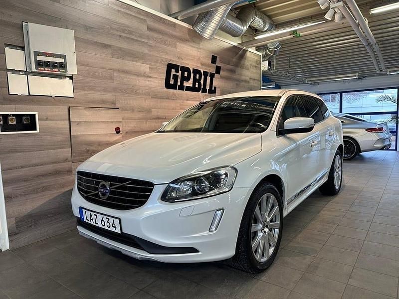 Vit Begagnad 2016 Volvo XC60 Summum SUV | 149 000 kr (Bra pris) - Bild 1/4