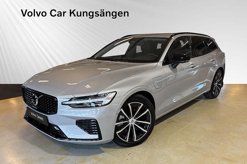 Silver Begagnad 2025 Volvo V60 Plus Kombi | 484 900 kr (Marknadspris) - Bild 1/3