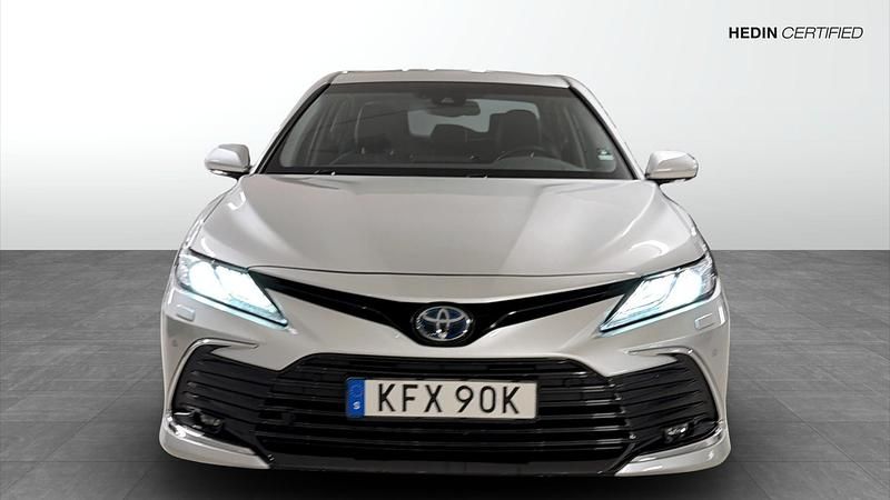 Begagnad Toyota Camry Hybrid Executive 220 HK (161 kW) 2021 Grå Sedan