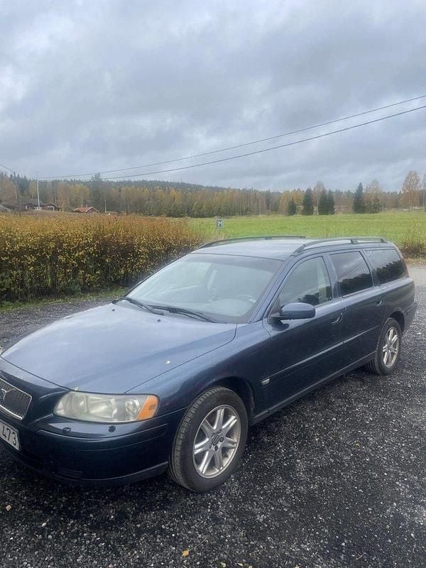Blå Begagnad 2005 Volvo V70 Business Edition Kombi | 21 000 kr (Marknadspris) - Bild 1/4